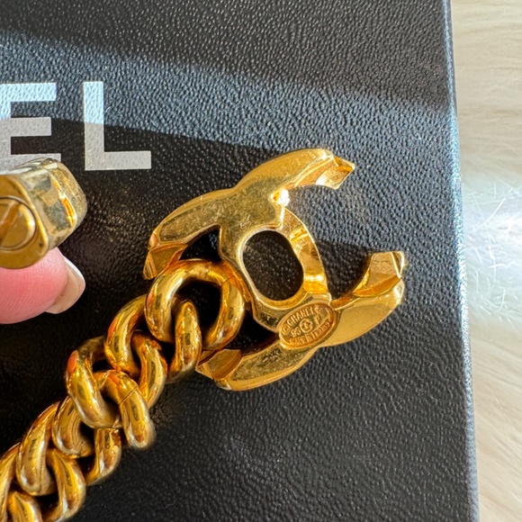 CHANEL CC Logo Turn Lock Motif Chain Bracelet - Picture 4 of 9